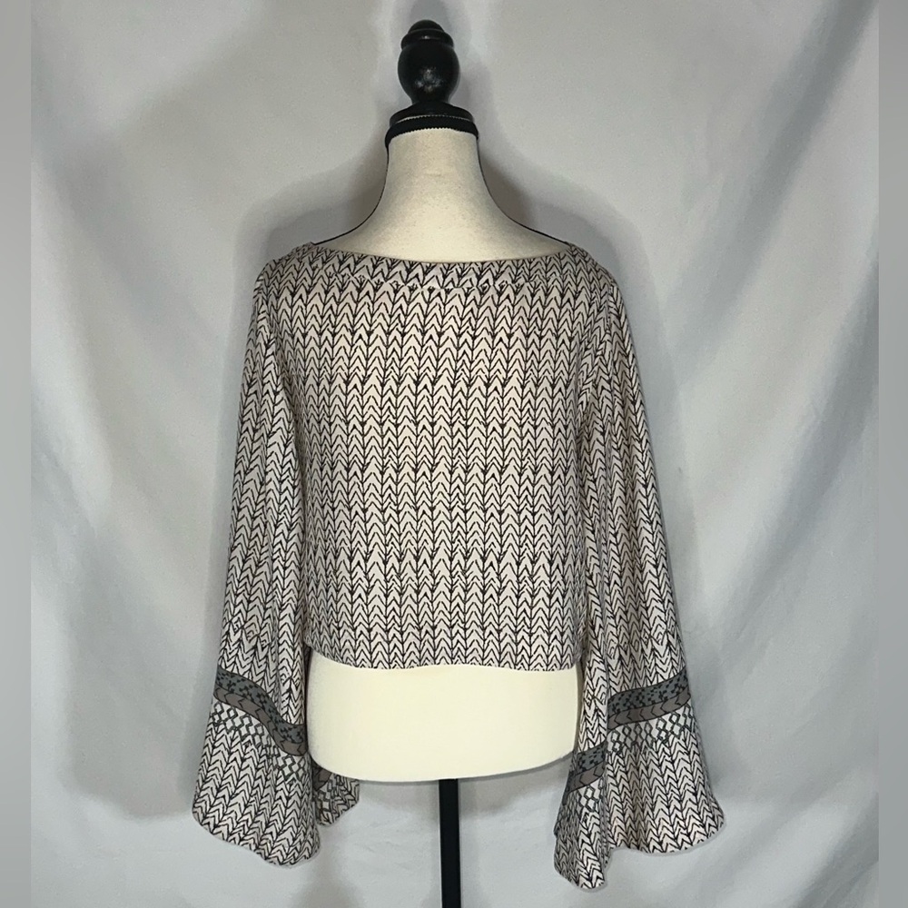 FREE PEOPLE Stars Aligned Bell Sleeve Crop Top Blouse in Chevron Tribal Size S - Picture 6 of 12